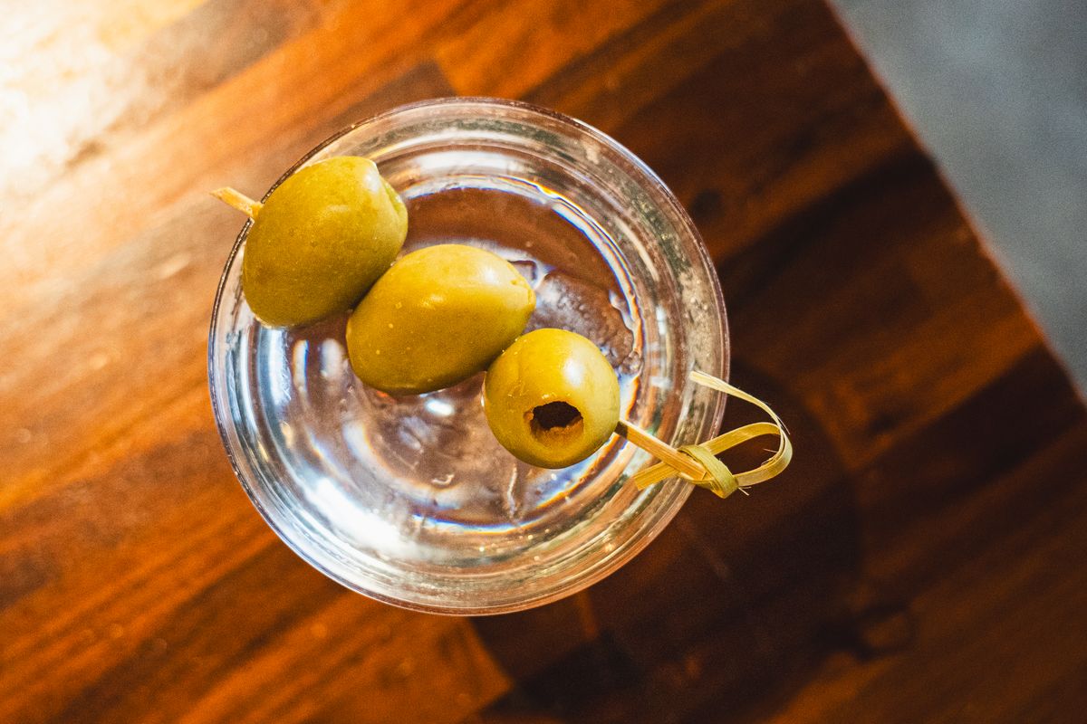 Recette Dry Martini : gin, vermouth, olive