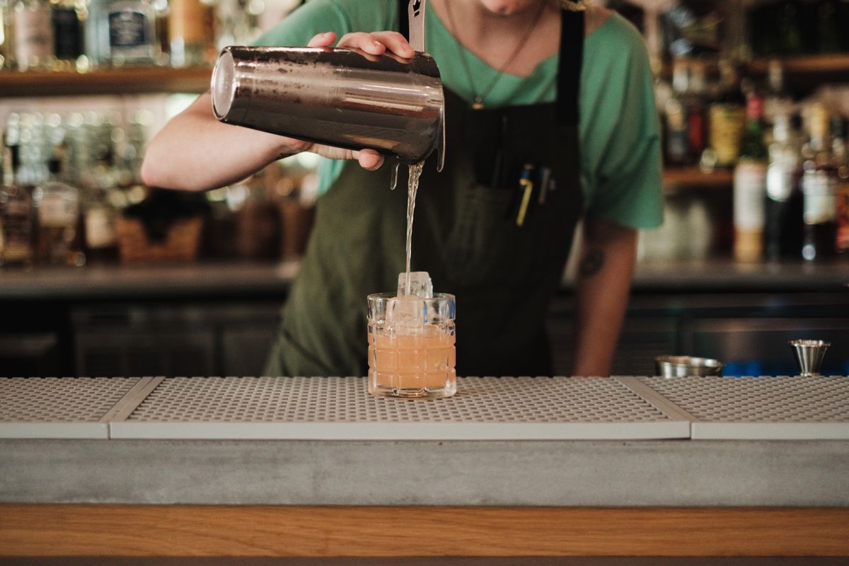 Batch cocktails : préparer 20 verres à l’avance sans perdre en qualité
