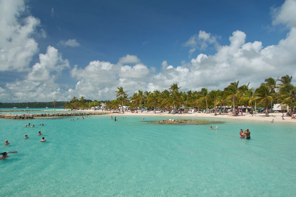 Carte Martinique et Guadeloupe : quelle île choisir ? - 1. Lire la carte de la Martinique et de la Guadeloupe avant de réserver
