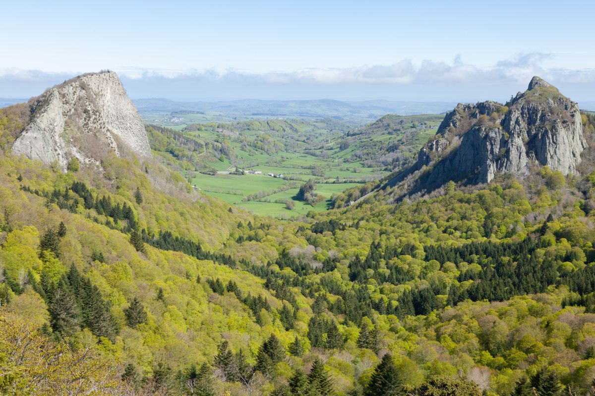 Webcam de Salers : voir la météo du Cantal en direct - Pourquoi consulter la webcam de Salers avant votre départ ?